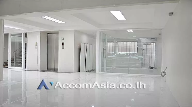  1  Office Space For Sale in silom ,Bangkok BTS Sala Daeng AA13149
